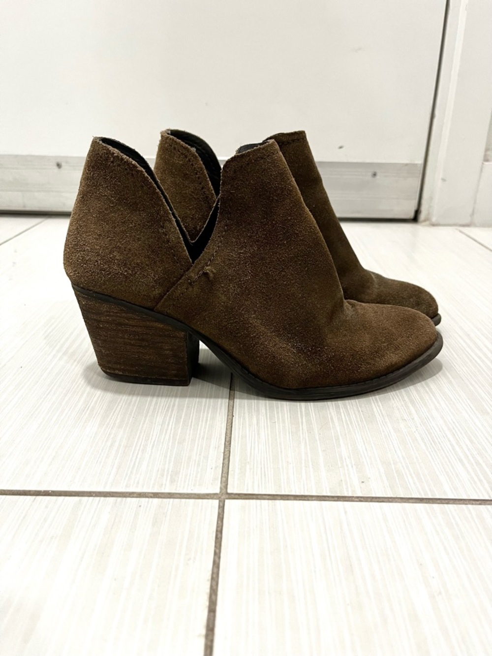 Steve Madden Adelphie Suede V-Cut Ankle Booties in Army Green